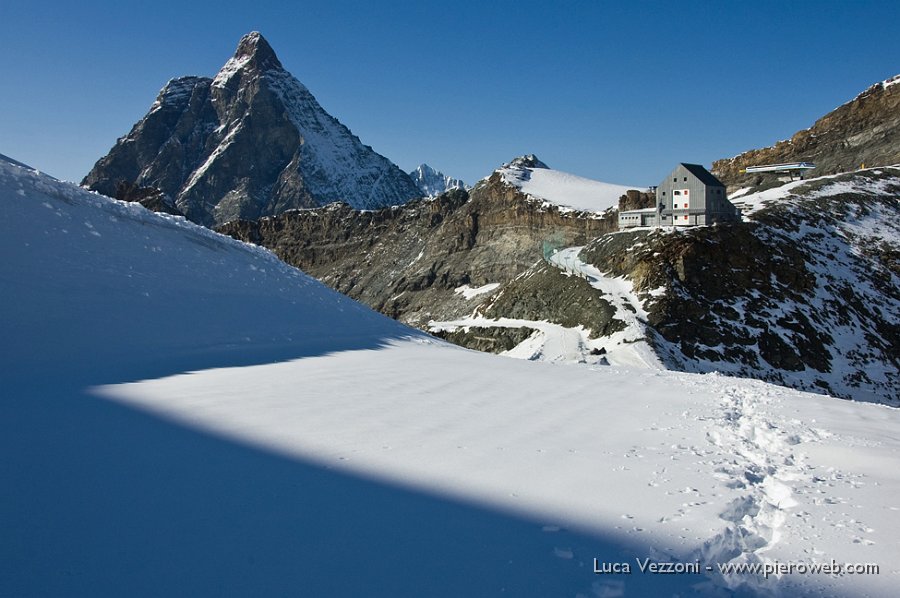 6-Indietro, il rifugio Teodulo.jpg
